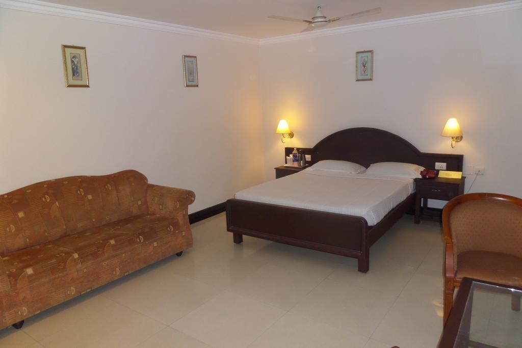 Hotel Elegance Kaladi Room photo