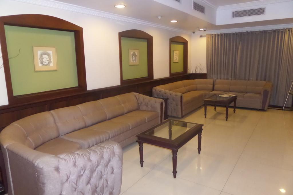 Hotel Elegance Kaladi Exterior photo