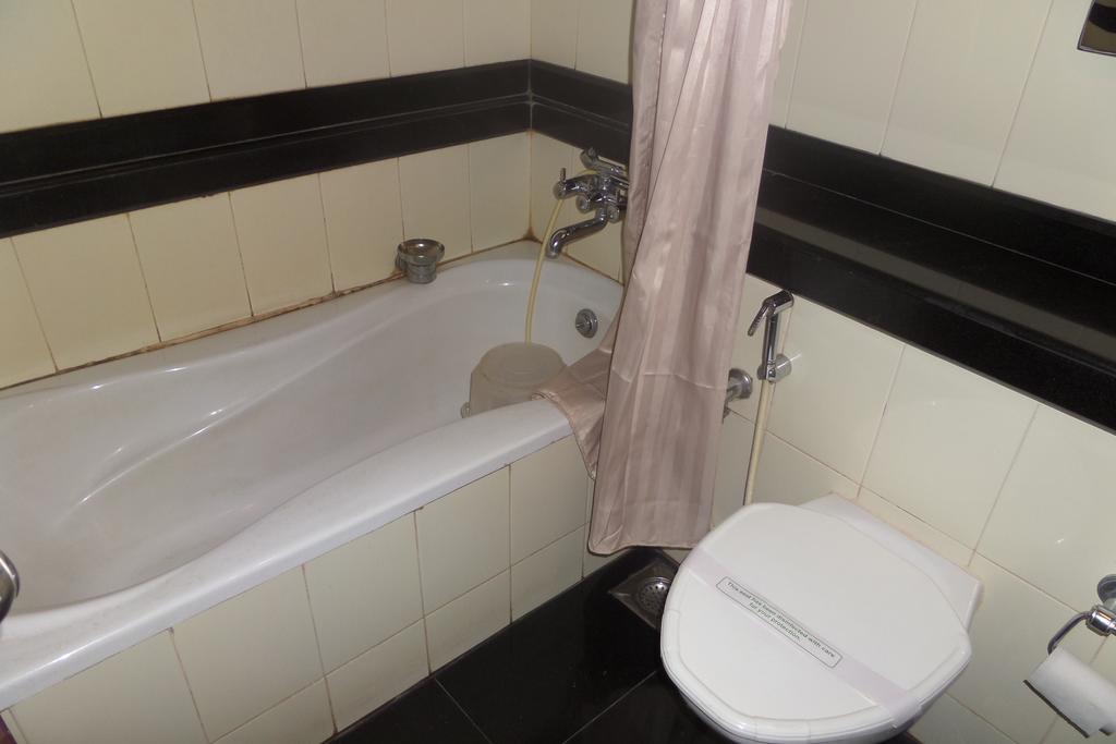 Hotel Elegance Kaladi Room photo