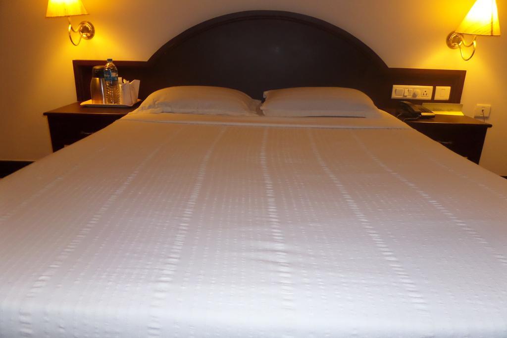 Hotel Elegance Kaladi Room photo