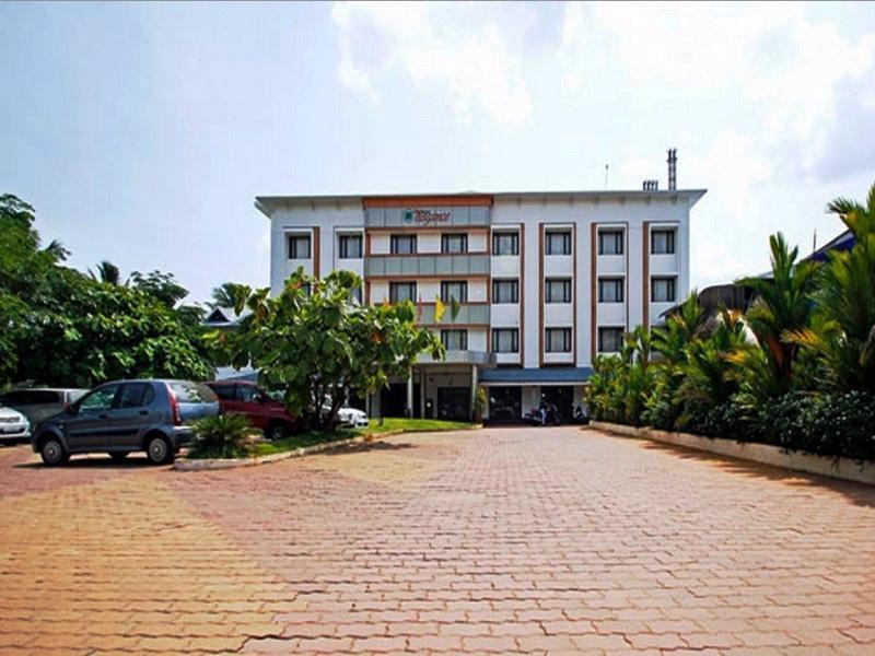 Hotel Elegance Kaladi Exterior photo