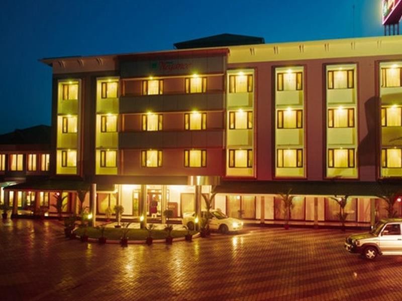 Hotel Elegance Kaladi Exterior photo